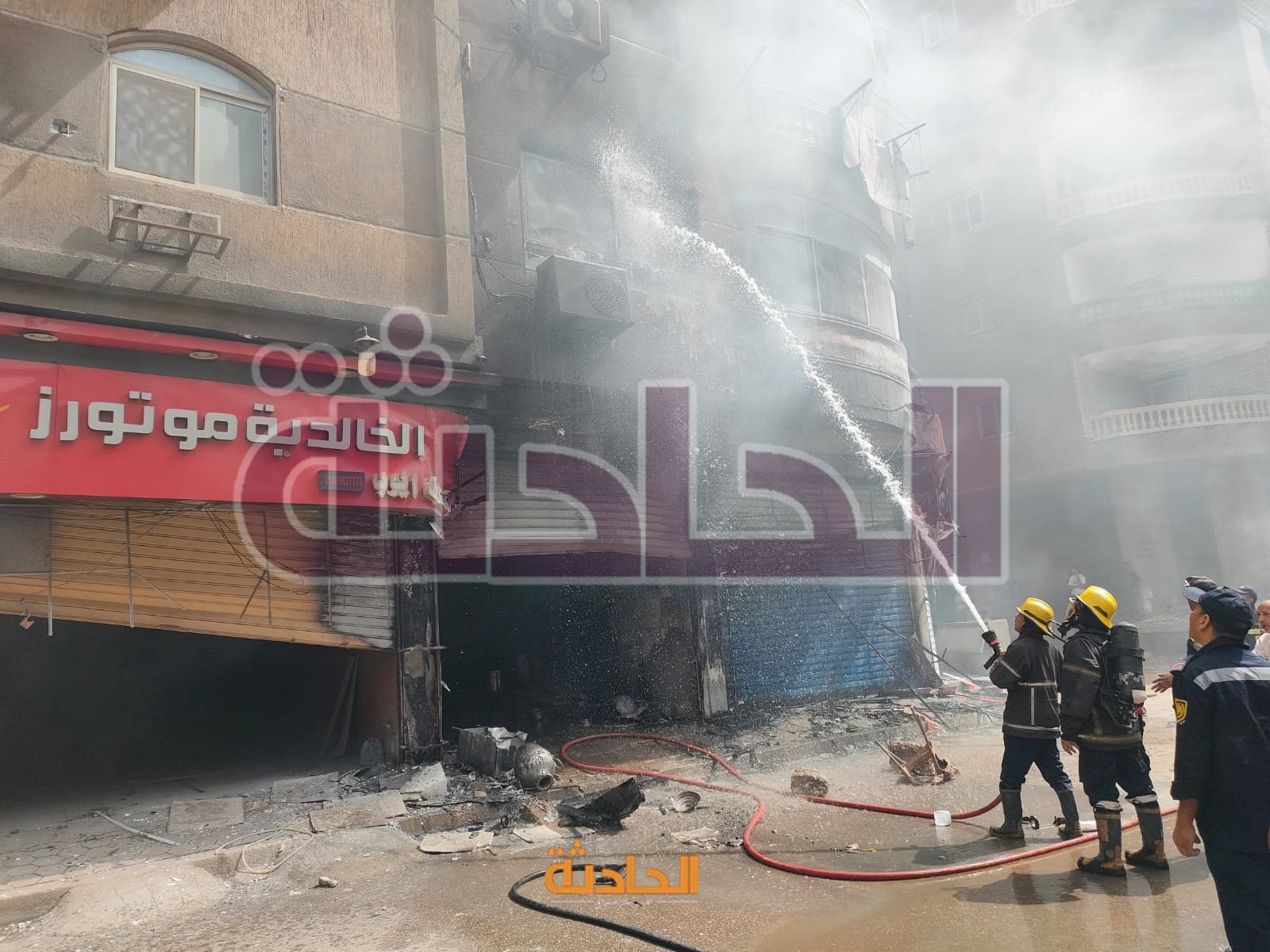حريق فرن ومعرض للسيارات في فيصل