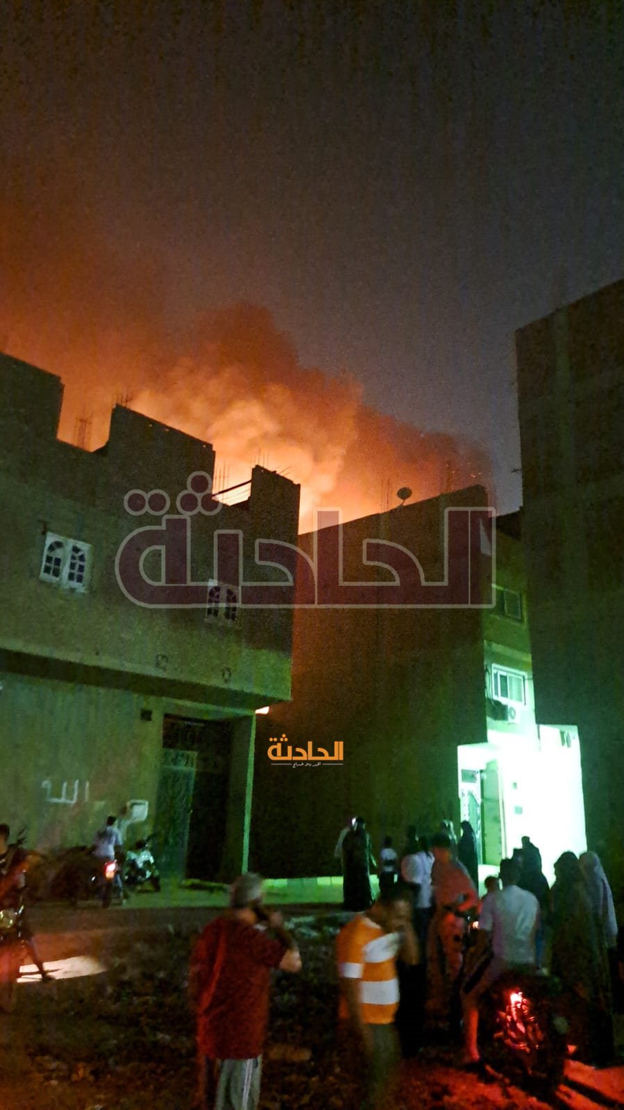 حريق بمخزن خردة وامتد لعقارين في منطقة إمبابة دون إصابات