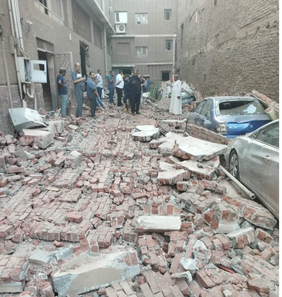 مصرع شخصين في انهيار سور مصنع بشبرا الخيمة