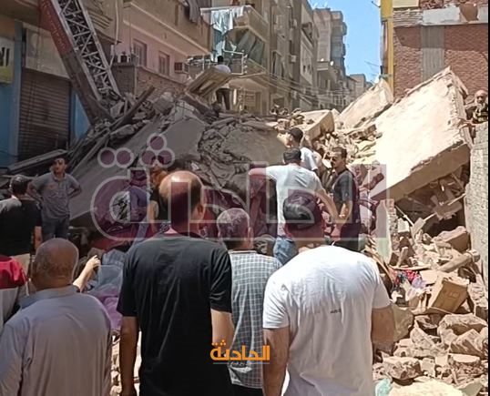 انهيار عقار سكني بميت غمر