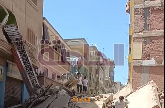 انهيار عقار سكني بميت غمر