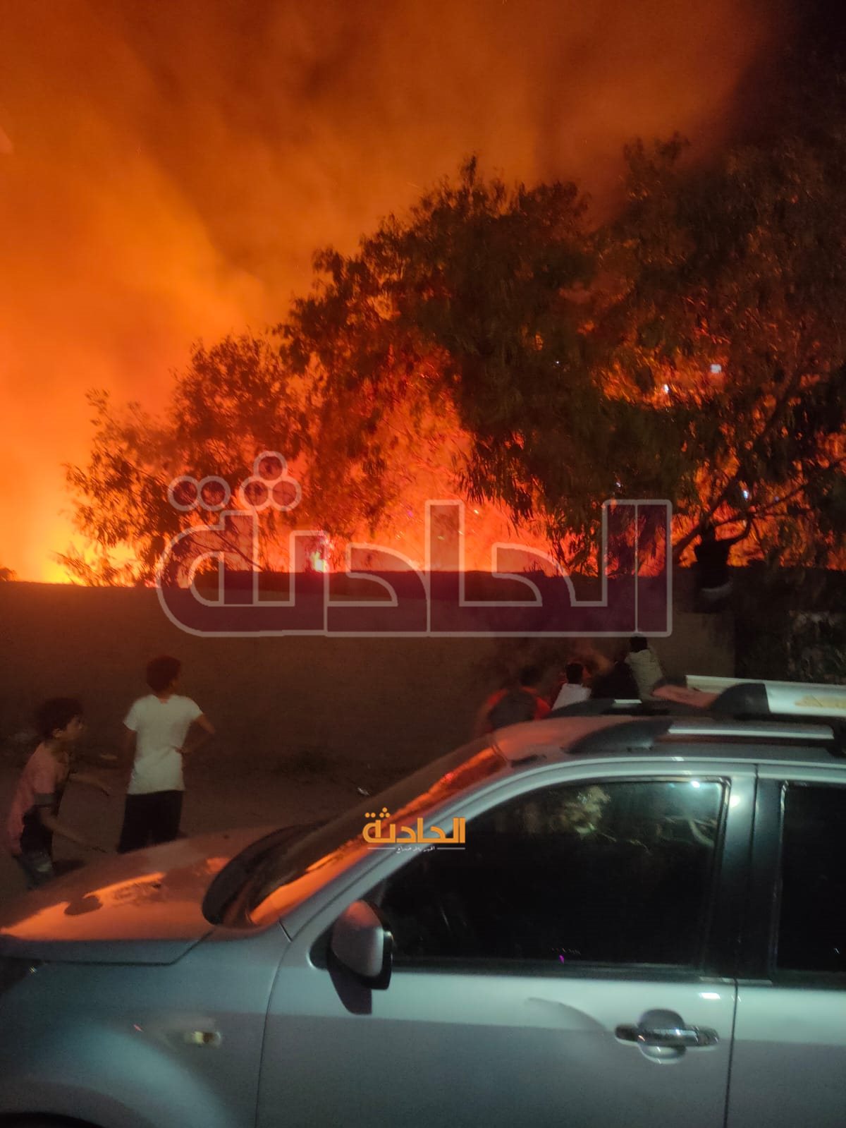نشوب حريق بأرض فضاء في الهرم