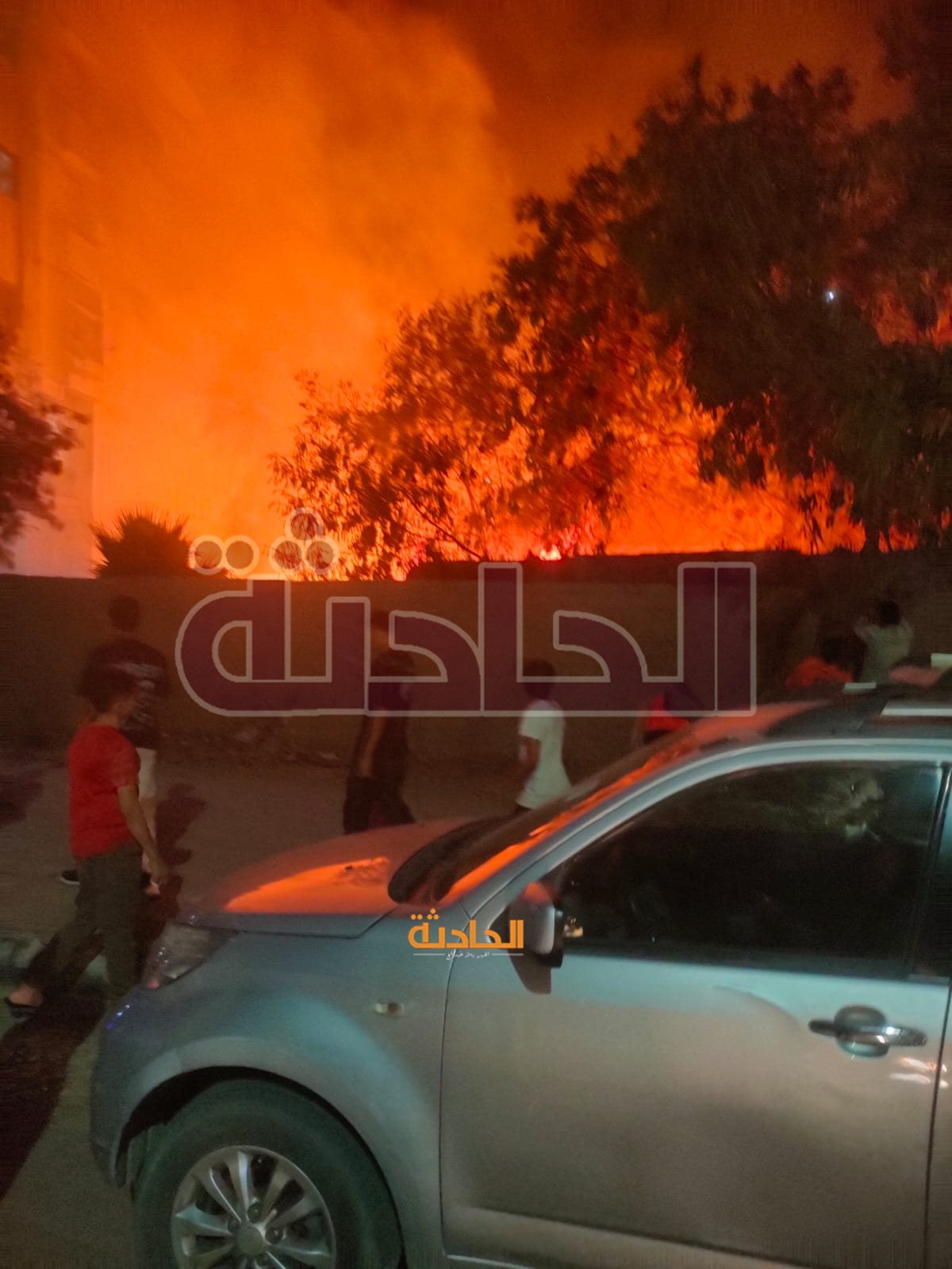 نشوب حريق بأرض فضاء في الهرم