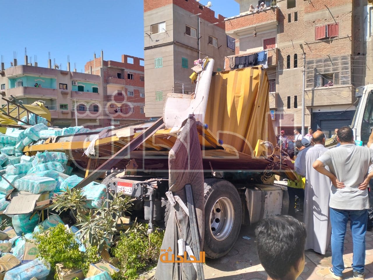 حادث سقوط سيارة نقل من أعلى كوبري إيتاي البارود