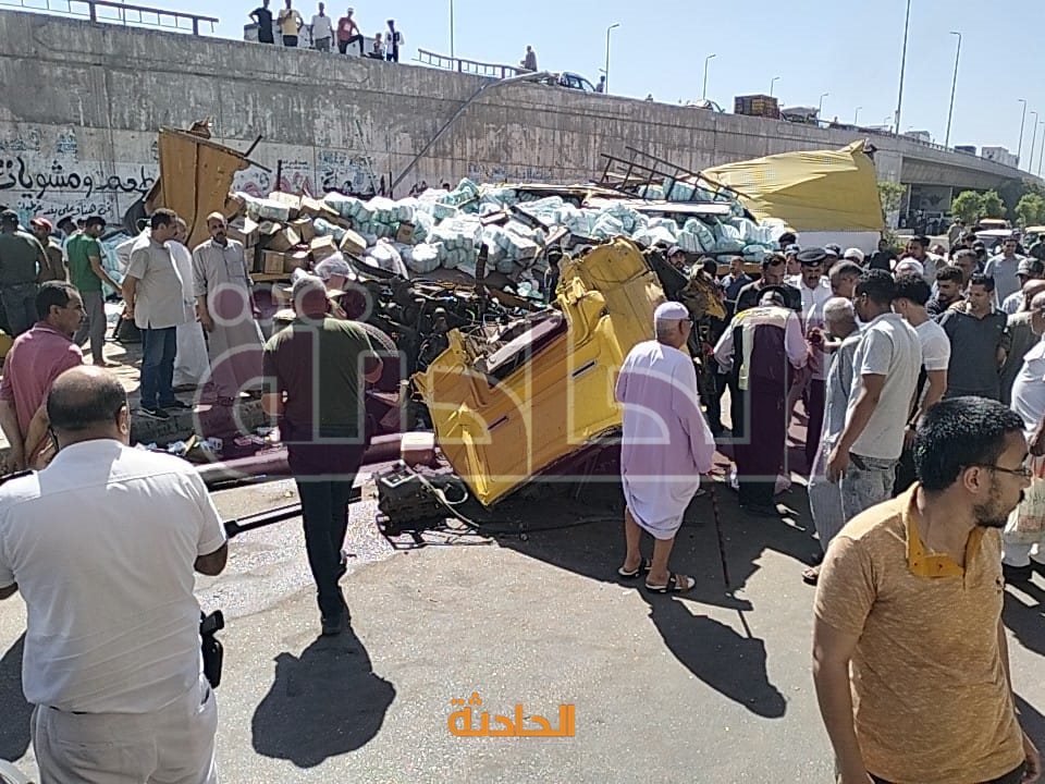 حادث سقوط سيارة نقل من أعلى كوبري إيتاي البارود