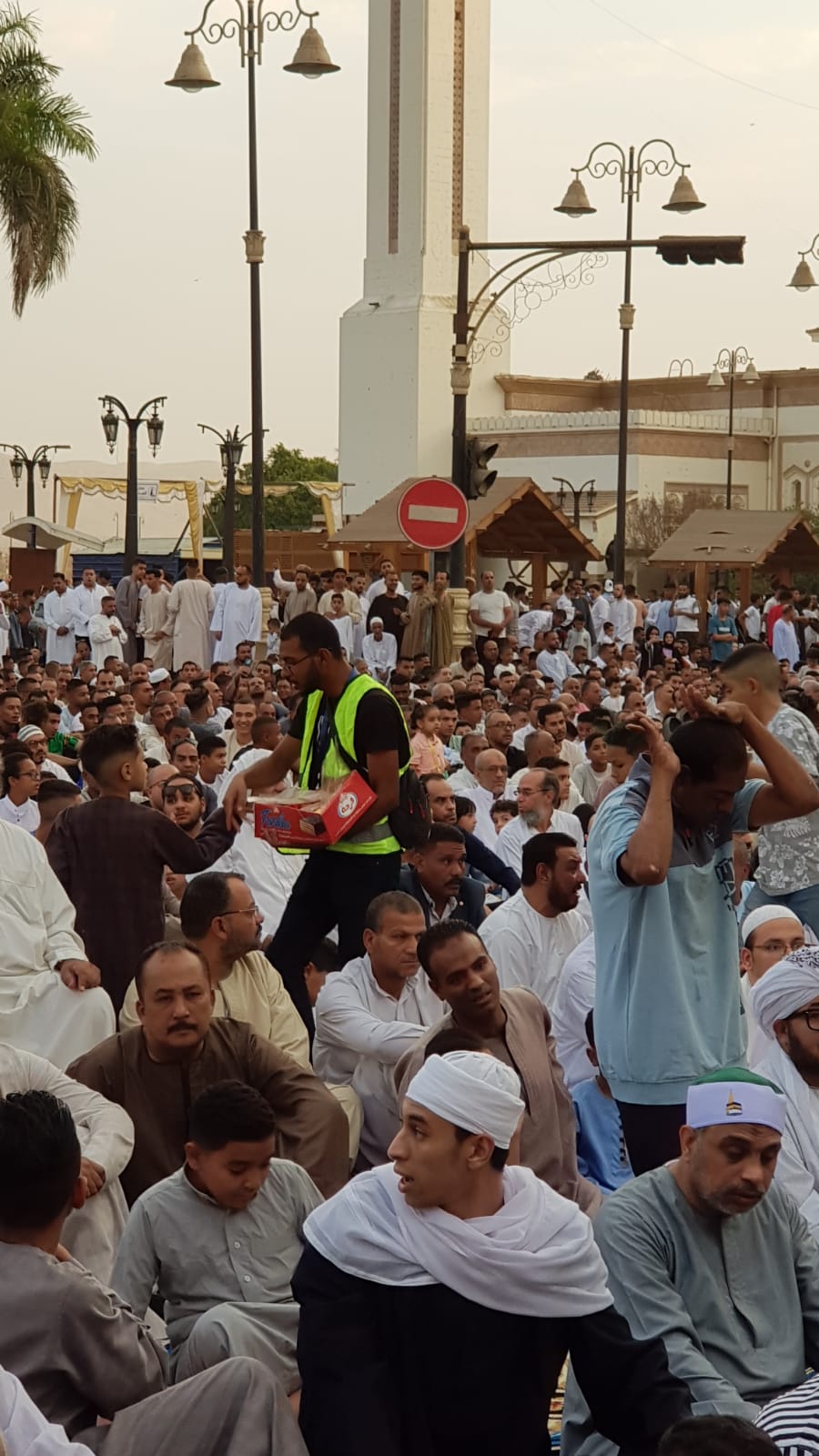 الآلاف يؤدون صلاة عيد الأضحى بساحه ابو الحجاج بالأقصر