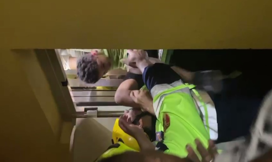 الحماية المدنية تنقذ محتجزين في أسانسير