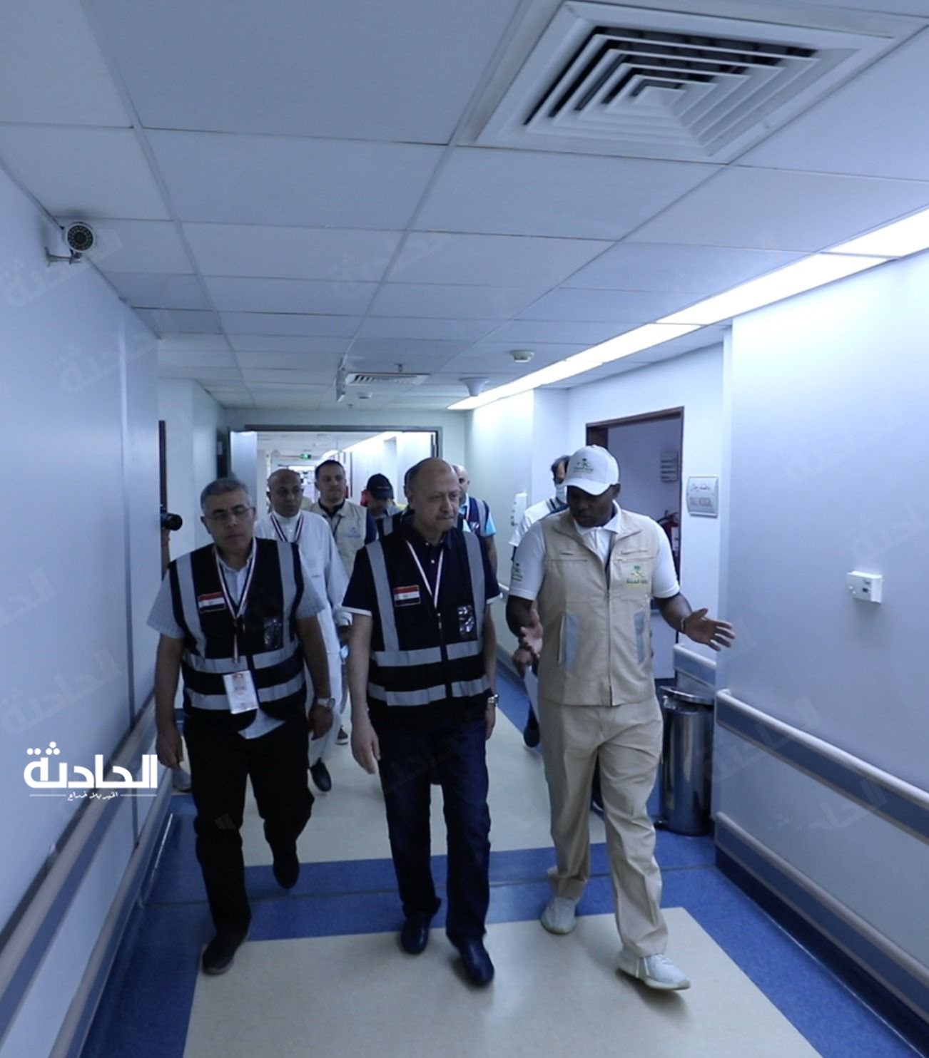 رئيس بعثة الحج الرسمية يتفقد الحالة الصحية للحجاج المحجوزين بالسعودية