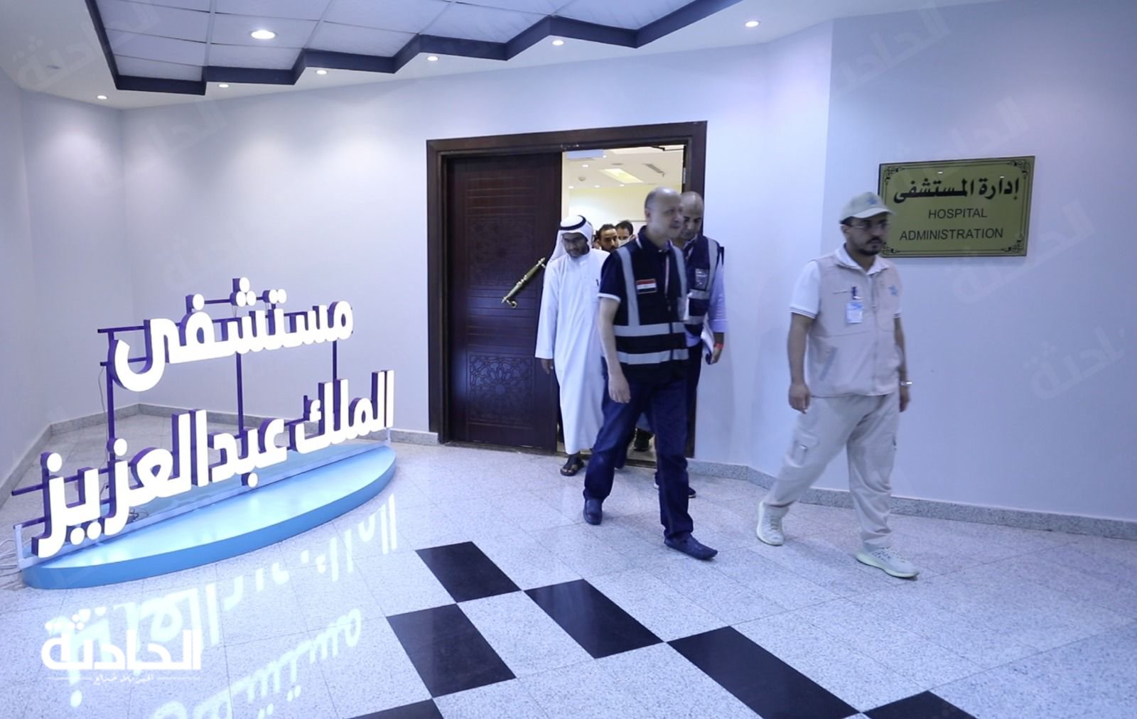 رئيس بعثة الحج الرسمية يتفقد الحالة الصحية للحجاج المحجوزين بالسعودية