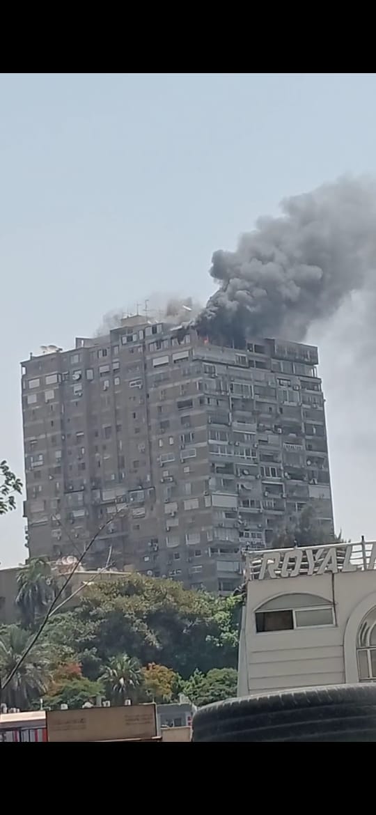 حريق هائل في برج سكنى بمنطقة الزمالك والحماية المدنية تكافح السنة اللهب