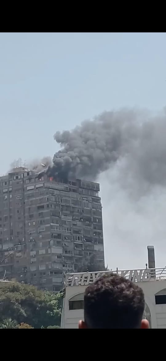 حريق هائل في برج سكنى بمنطقة الزمالك والحماية المدنية تكافح السنة اللهب