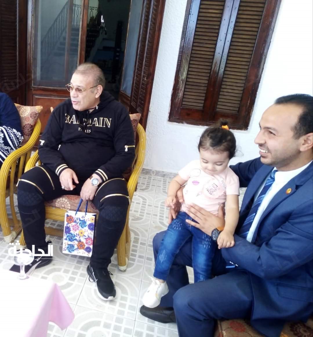 حسن راتب وسط أسرته