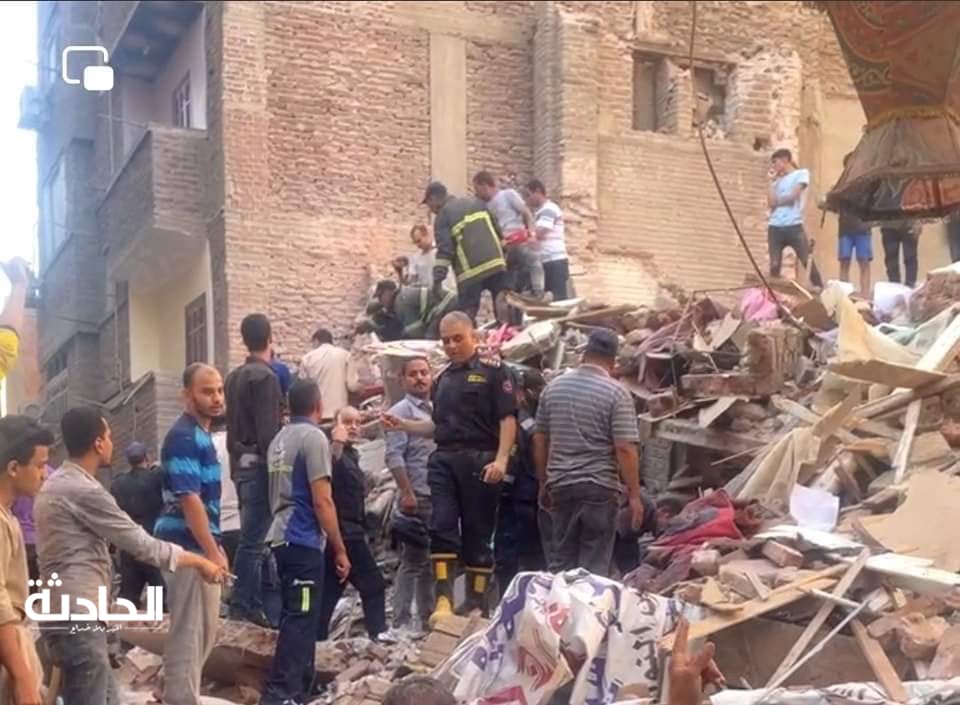مصرع 3 أشخاص وإصابة 8آخرين في انهيار عقار بأسيوط