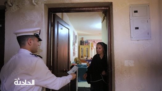قوافل إنسانية لتوزيع الهدايا