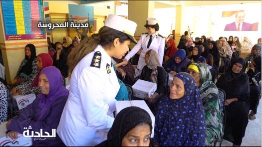 قوافل إنسانية لتوزيع الهدايا