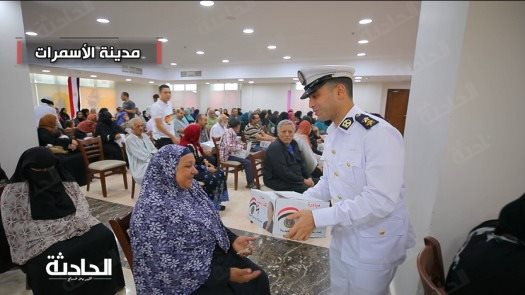 قوافل إنسانية لتوزيع الهدايا