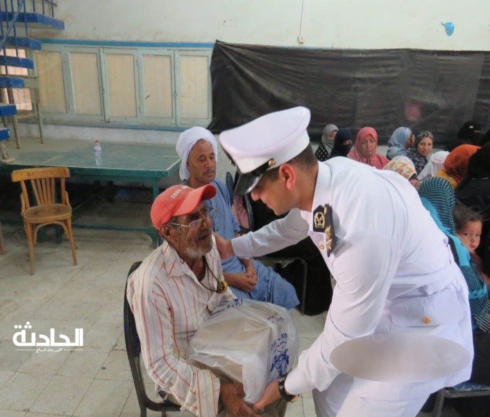 قوافل إنسانية وطبية على التجمعات وقرى السويس