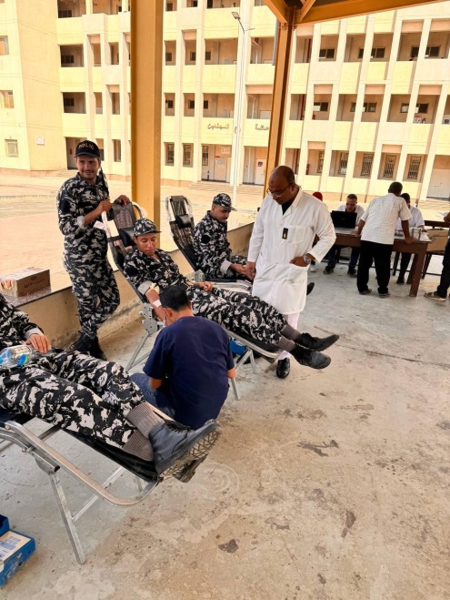 حملة للتبرع بالدم بمديرية أمن أسيوط