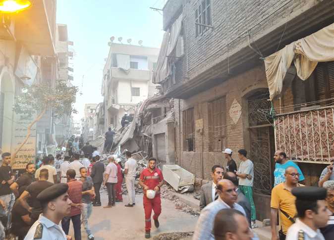 عقار شبرا مصر المنهار