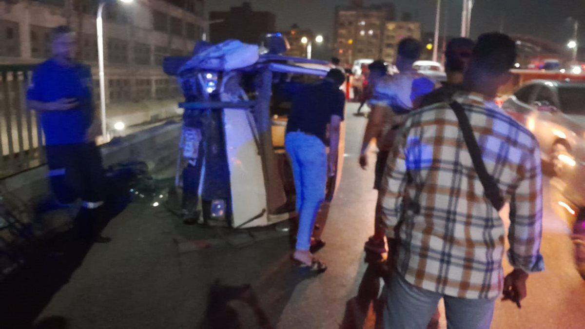 انقلاب اتوبيس أعلى كوبري فيصل