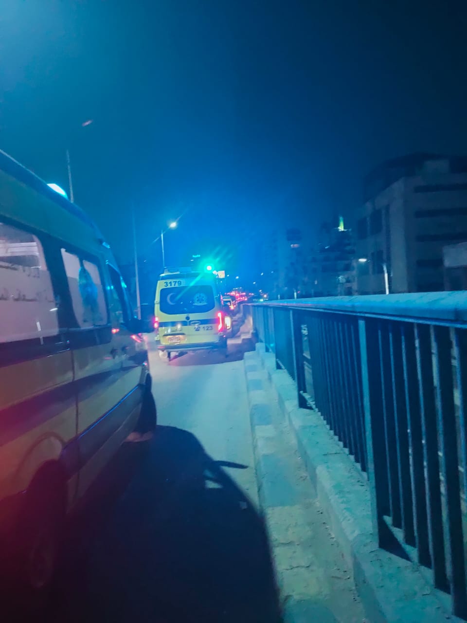 انقلاب اتوبيس أعلى كوبري فيصل