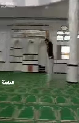 لهو شباب داخل مسجد