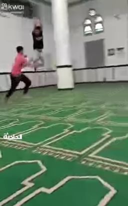 لهو شباب داخل مسجد