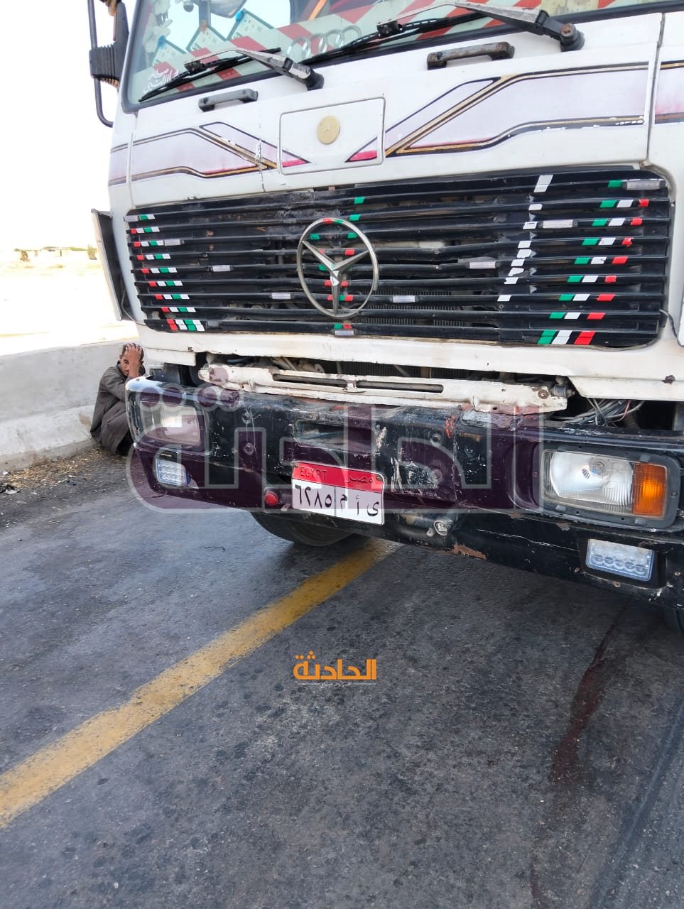 تصادم سيارة نقل بشخص على بطريق القاهرة الصحراوي