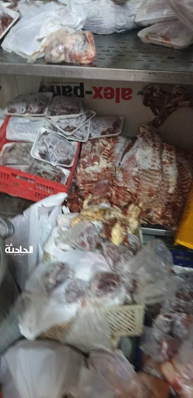 مقطعات ومصنعات لحوم ودواجن فاسدة غير صالحة