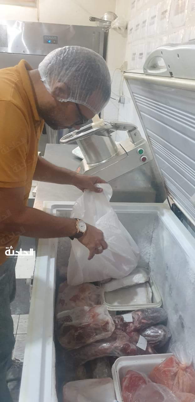 مقطعات ومصنعات لحوم ودواجن فاسدة غير صالحة