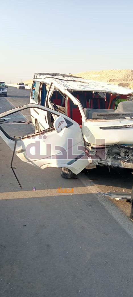 حادث انقلاب ميكروباص بالطريق الصحراوي