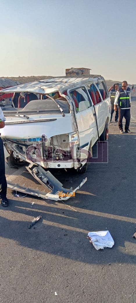 حادث انقلاب ميكروباص بالطريق الصحراوي