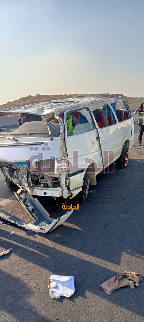 حادث انقلاب ميكروباص بالطريق الصحراوي