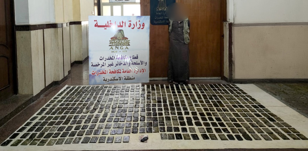 ضبط 5 عناصر إجرامية لحيازتهم مخدرات