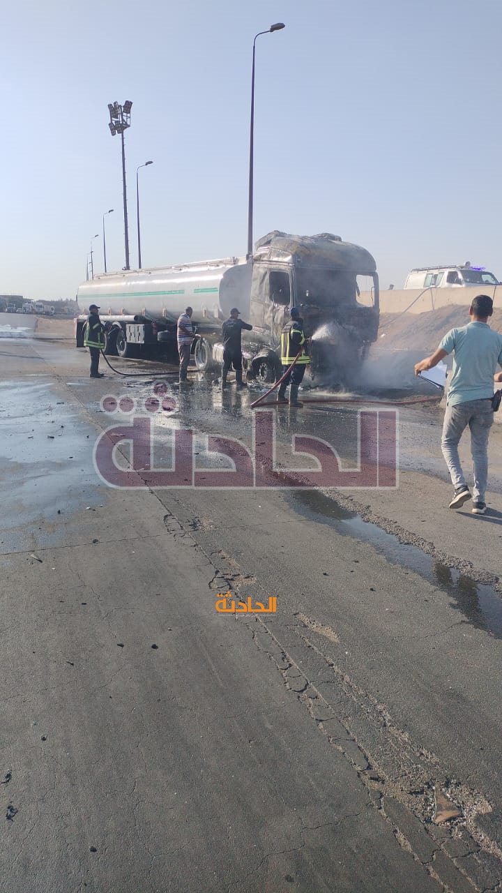 حريق في سيارة تنك بنزين