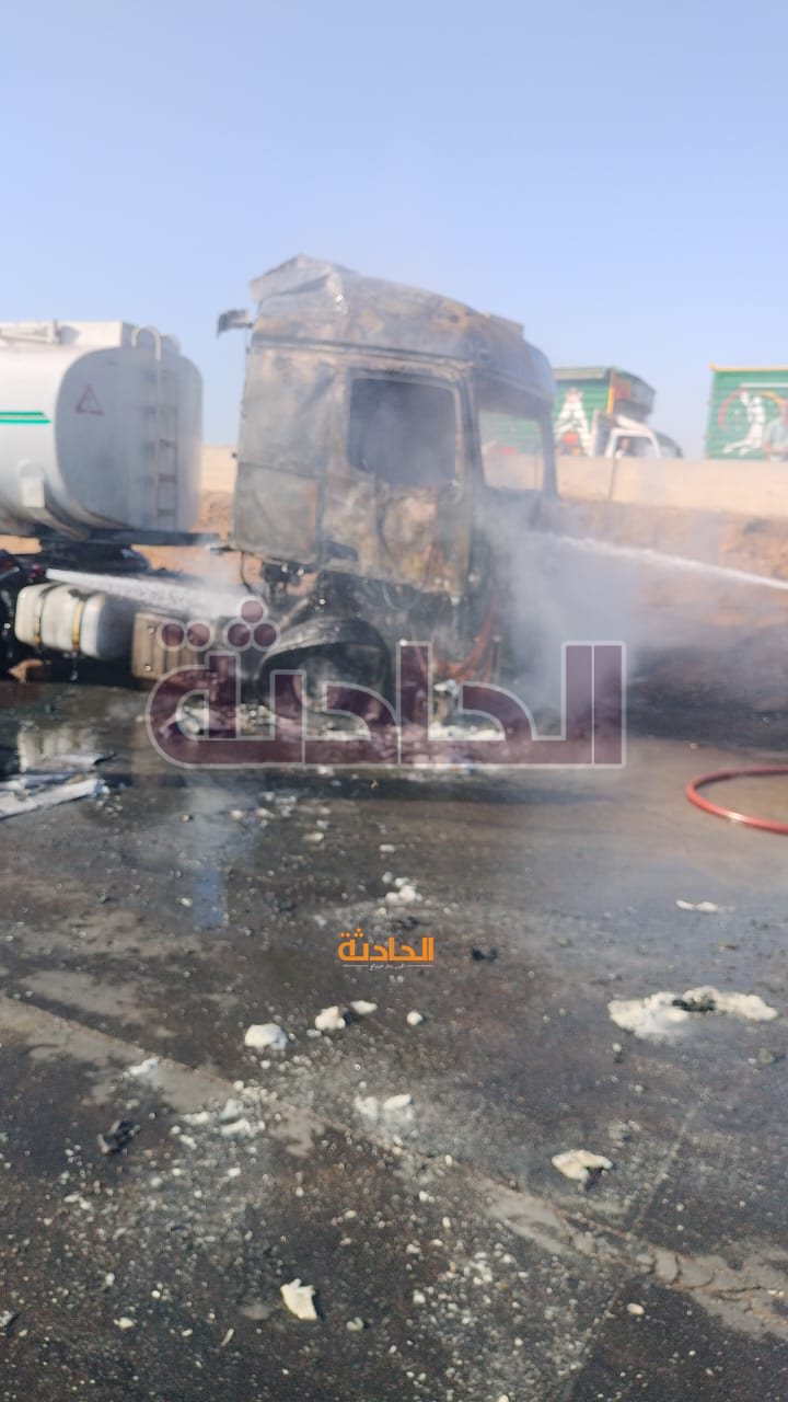 حريق في سيارة تنك بنزين