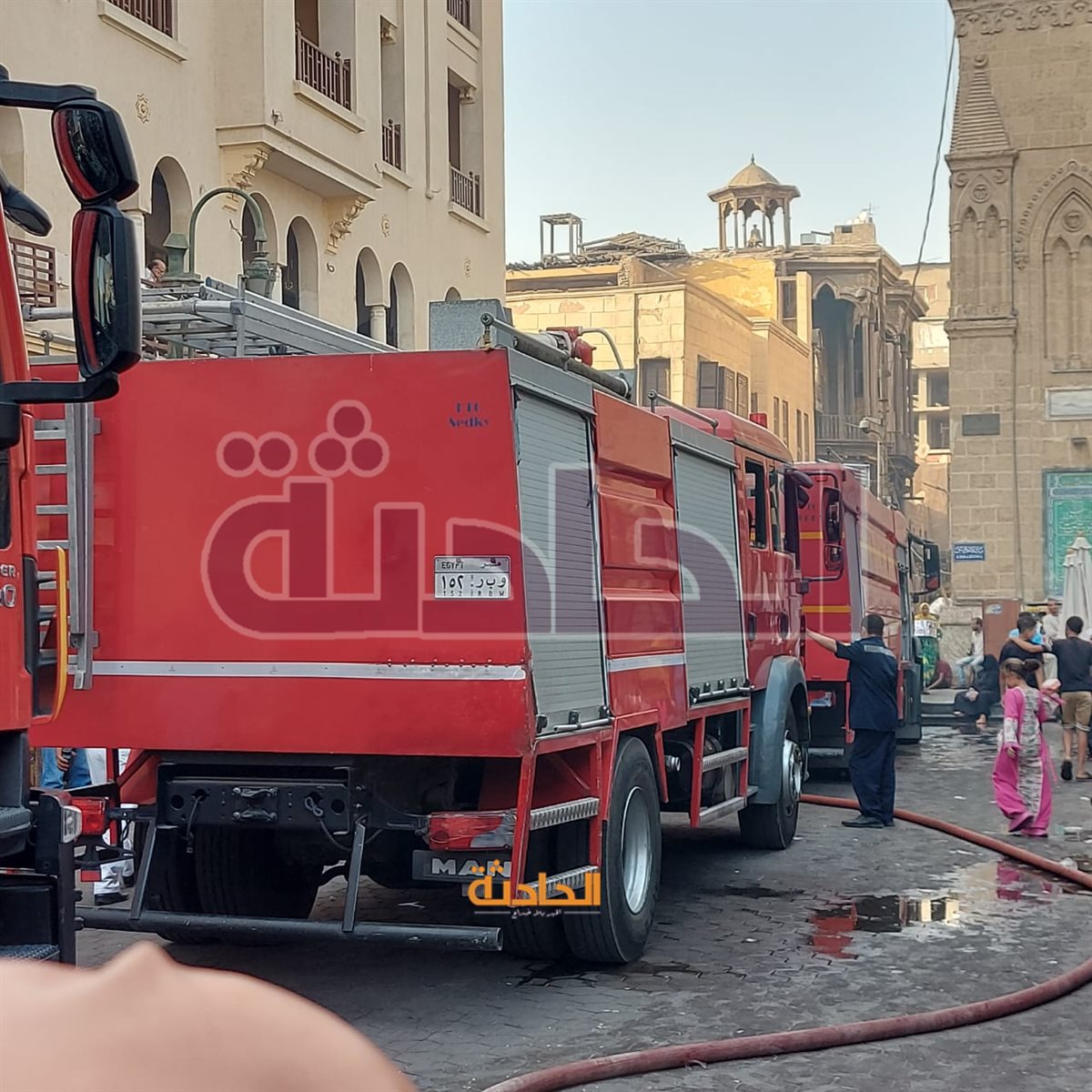 حريق بجوار مسجد الإمام الحسين