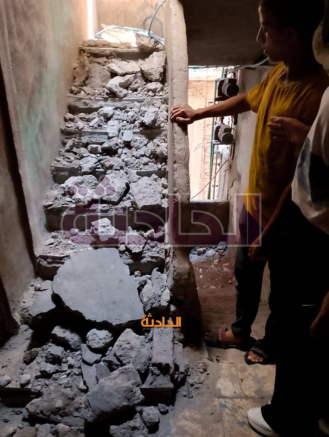 انهيار سلم عقار بعزبه عبدالمنعم رياض بالإسكندرية