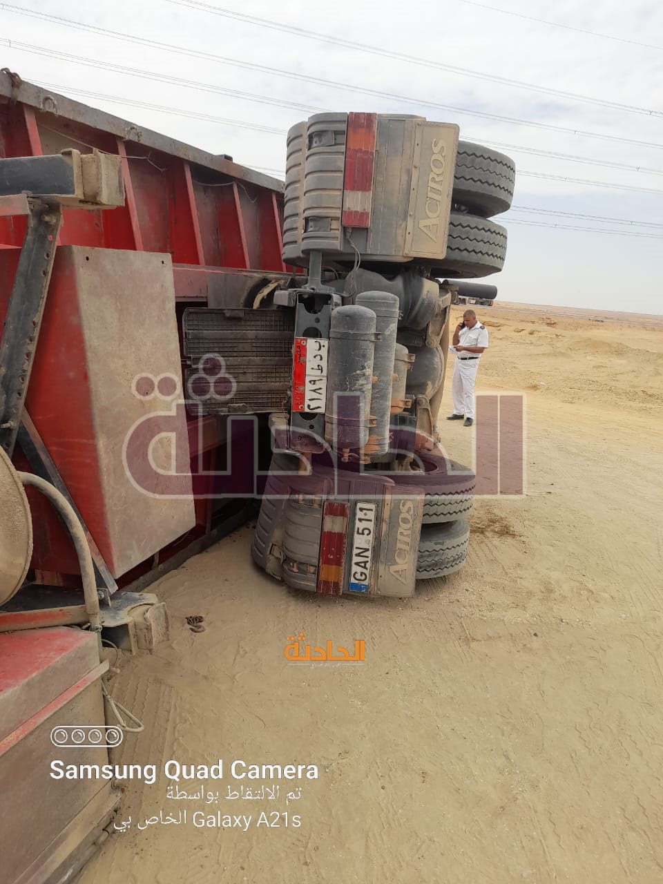 انقلاب سيارة نقل بمحور الضبعة