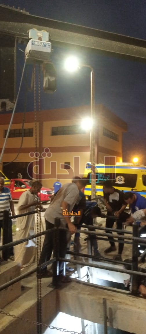 مصرع غطاس مجاري داخل محطة الصرف الصحي ببرج العرب