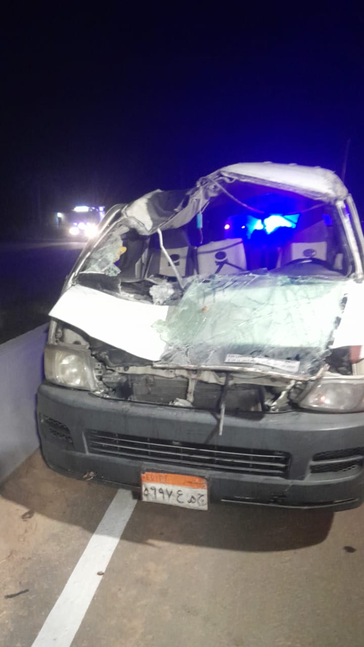 حادث تصادم ميكروباص بالرصيف بطريق وادي النطرون العلمين