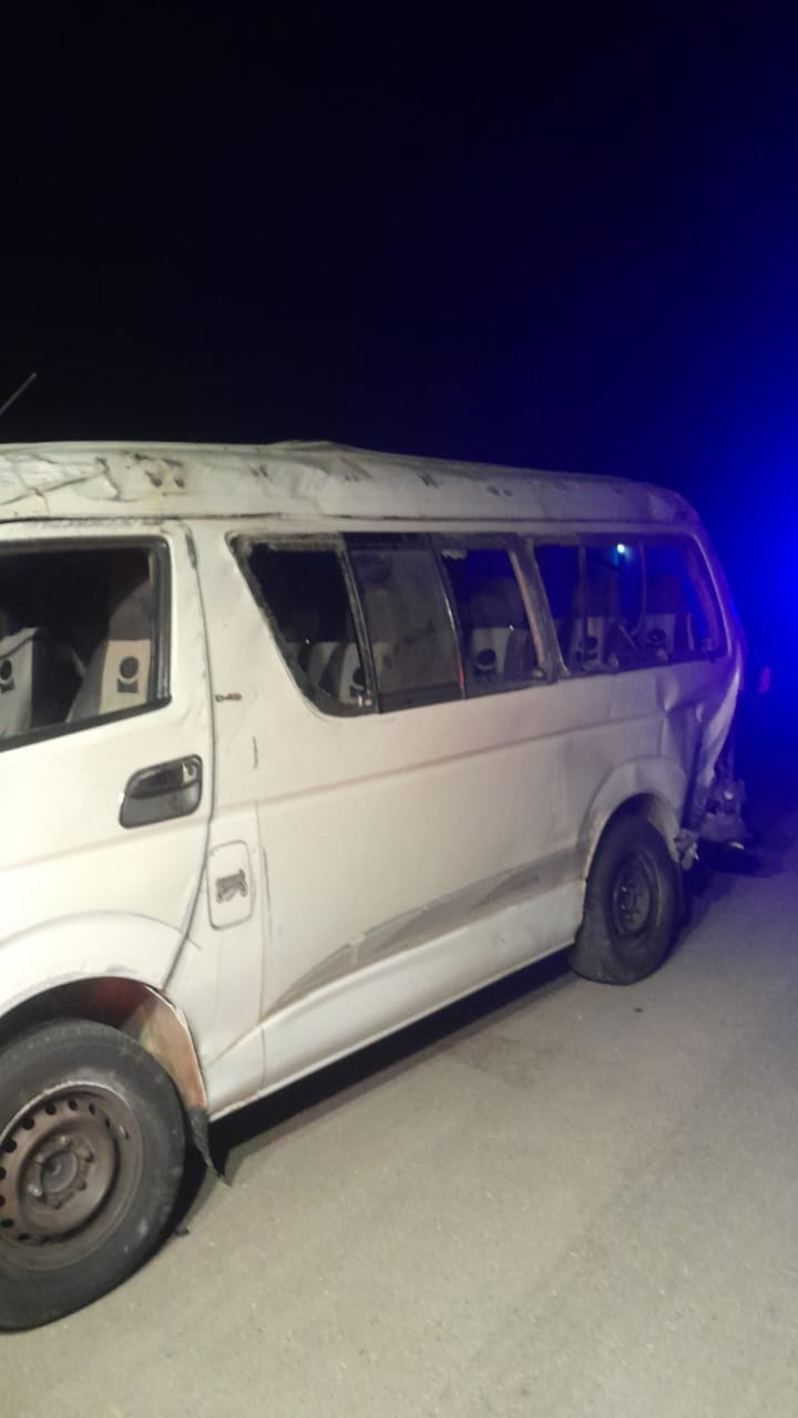 حادث تصادم ميكروباص بالرصيف بطريق وادي النطرون العلمين