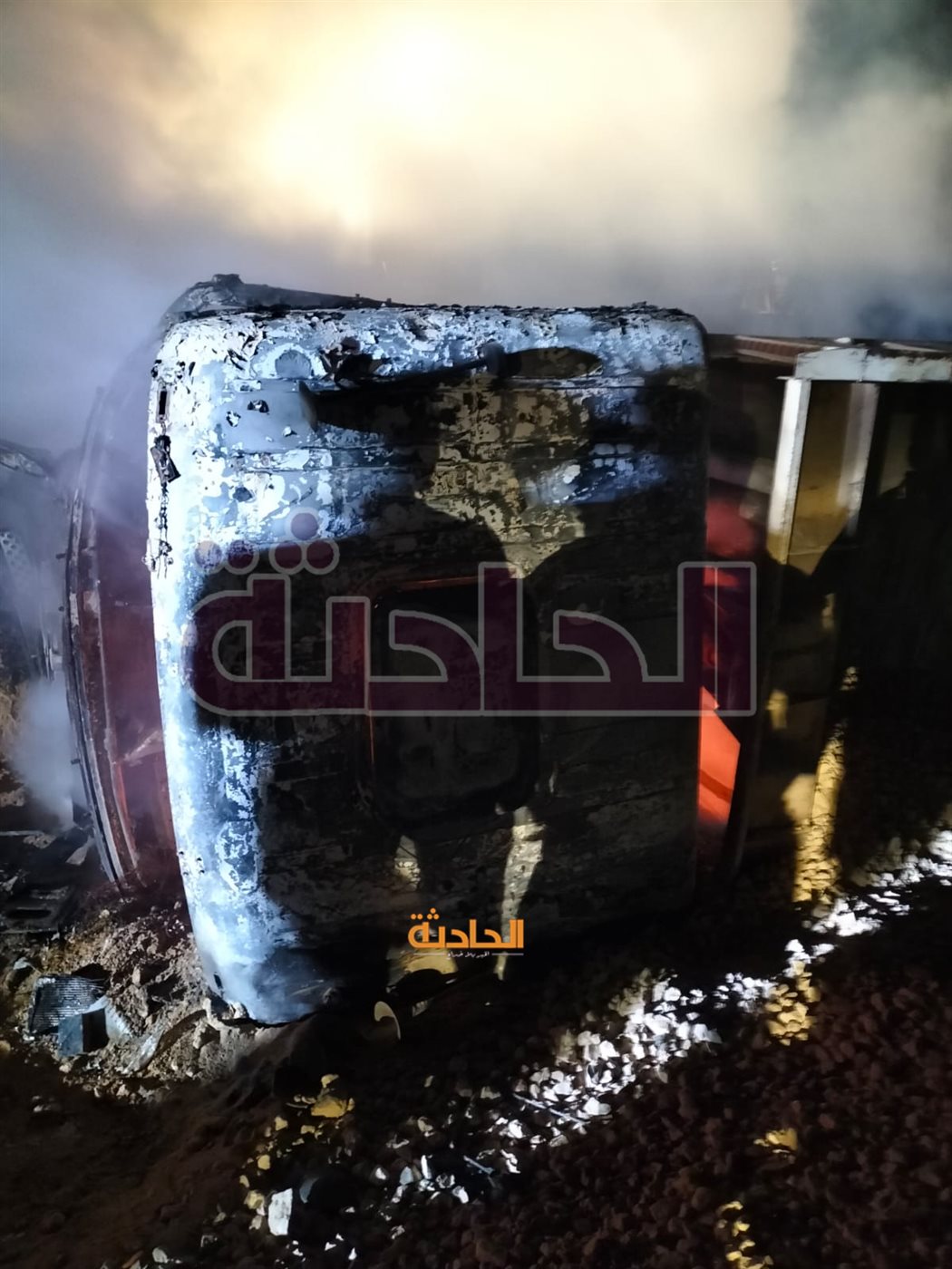 تفحم جثة بعد اشتعال النيران بسيارة نقل بطريق الضبعة�