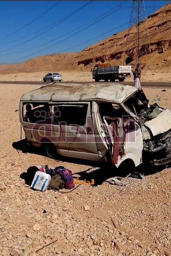 مصرع 7 أشخاص في حادث انقلاب سيارة ميكروباص بطريق قنا سوهاج