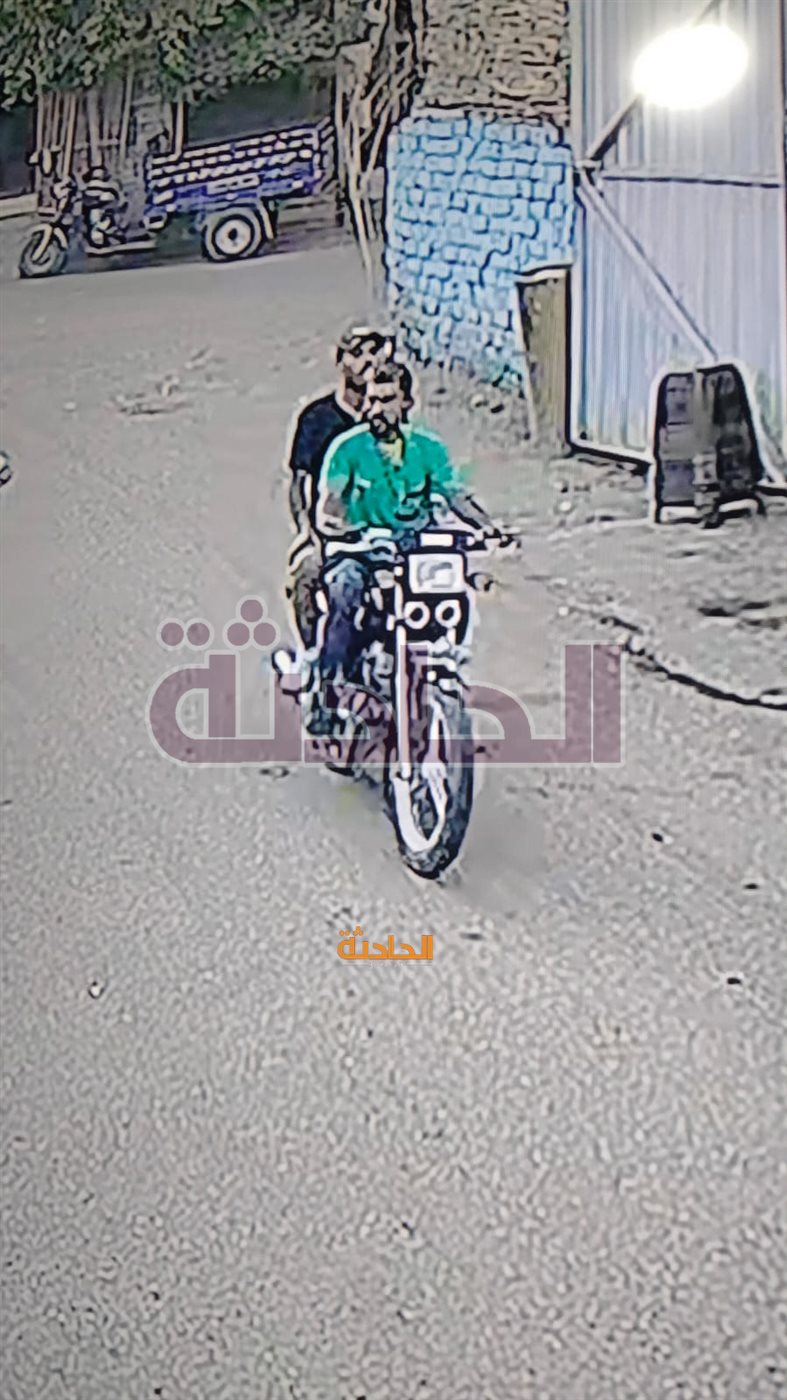 اللصين اللى سرقوا نصف مليون جنيه من سيارة بالوراق