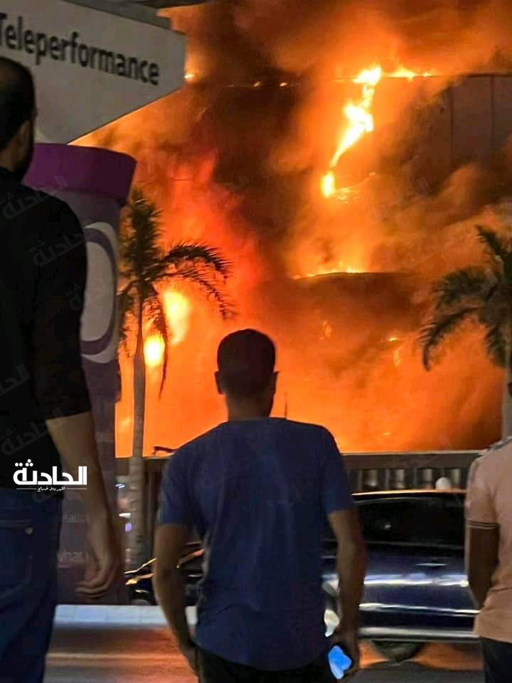 حريق هائل في مول بالتجمع الخامس