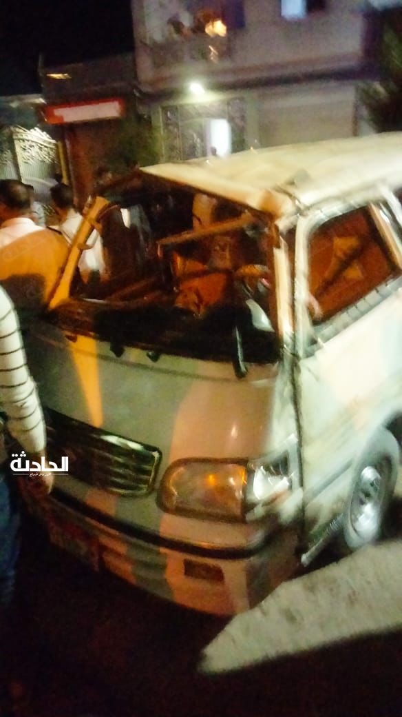 حادث انقلاب سيارة ميكروباص