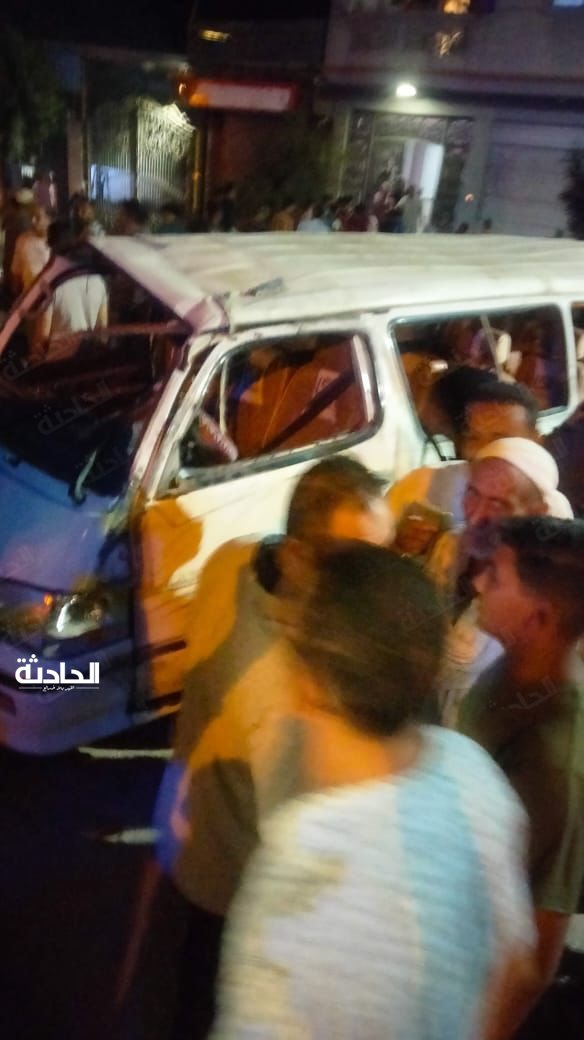 حادث انقلاب سيارة ميكروباص