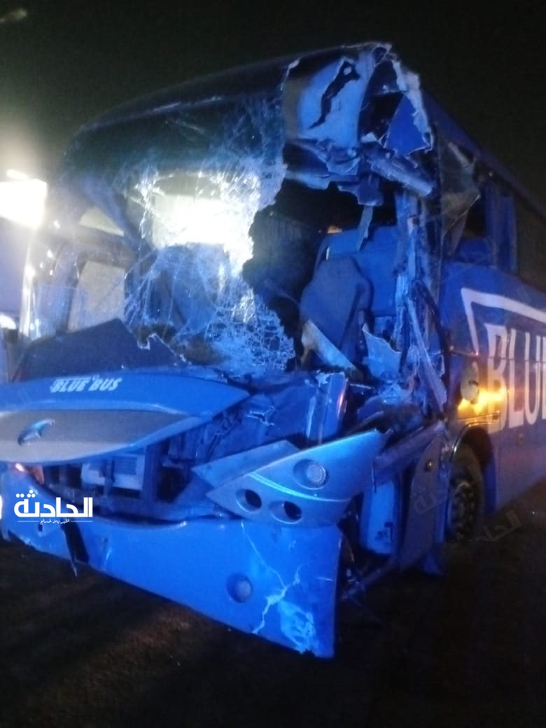 حادث تصادم 4 تريلات وأتوبيس بالطريق الصحراوي