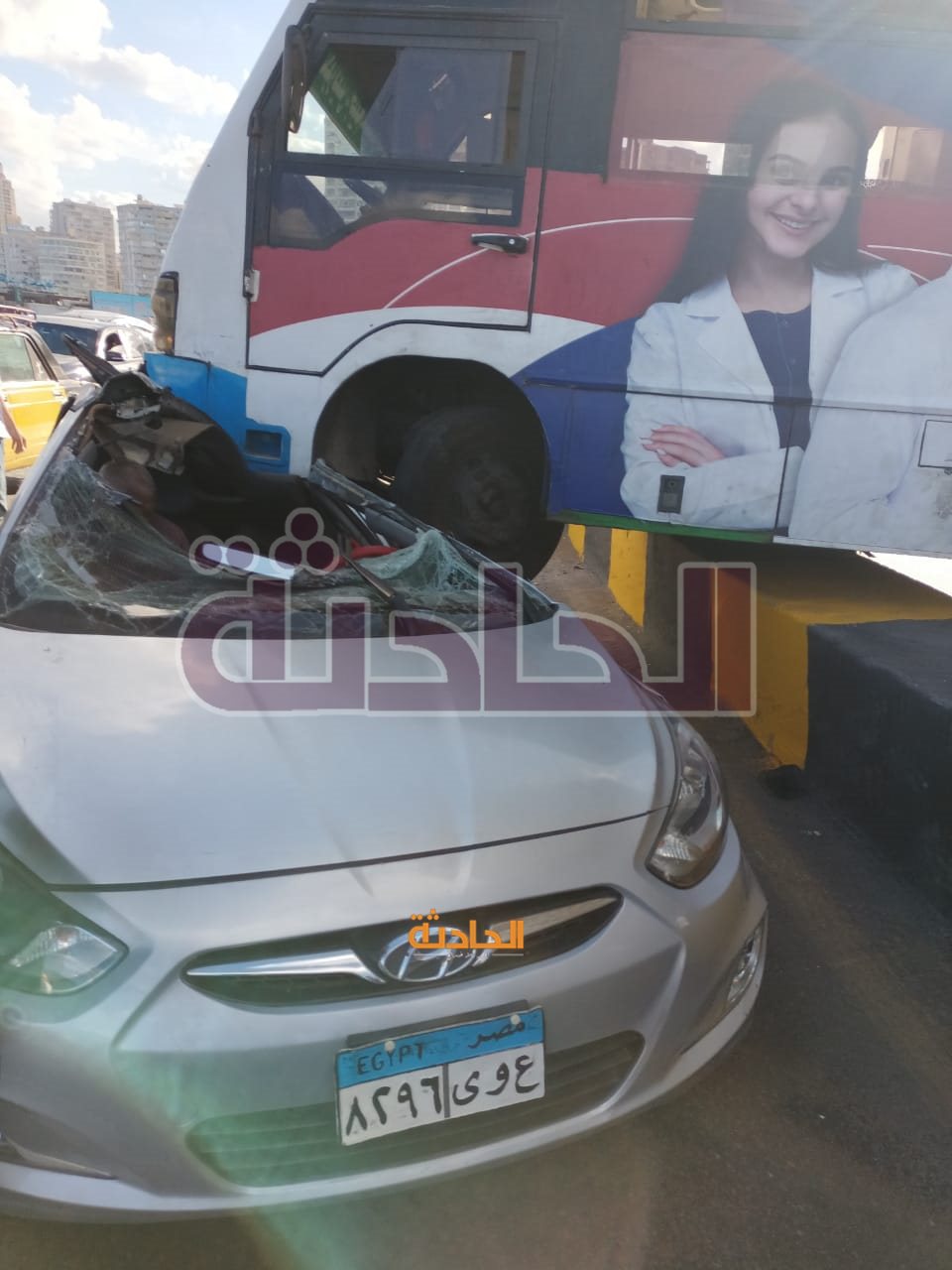 تصادم أتوبيس مع سيارة ملاكي بطريق المنشية في الإسكندرية